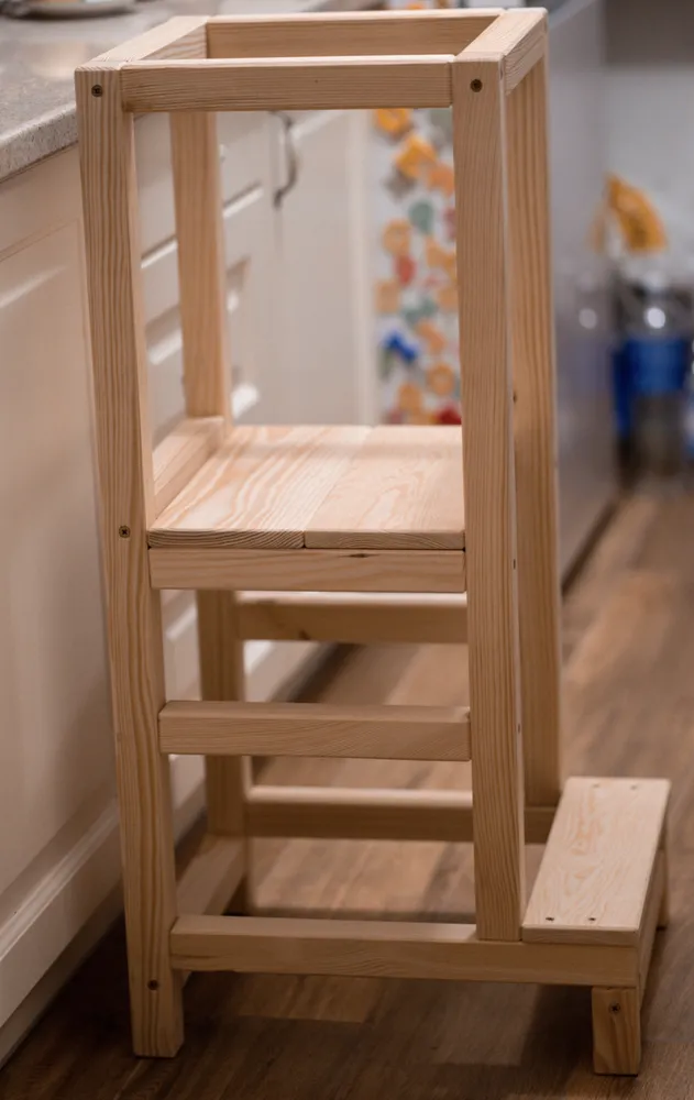 Dřevěná učící věž Montessori Kitchen Helper 121 - pomocník do kuchyně  