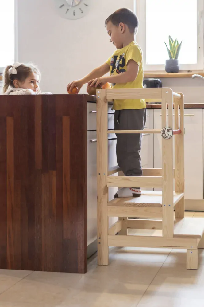 Dřevěná učící věž Montessori Kitchen Helper - K03 - pomocník do kuchyně