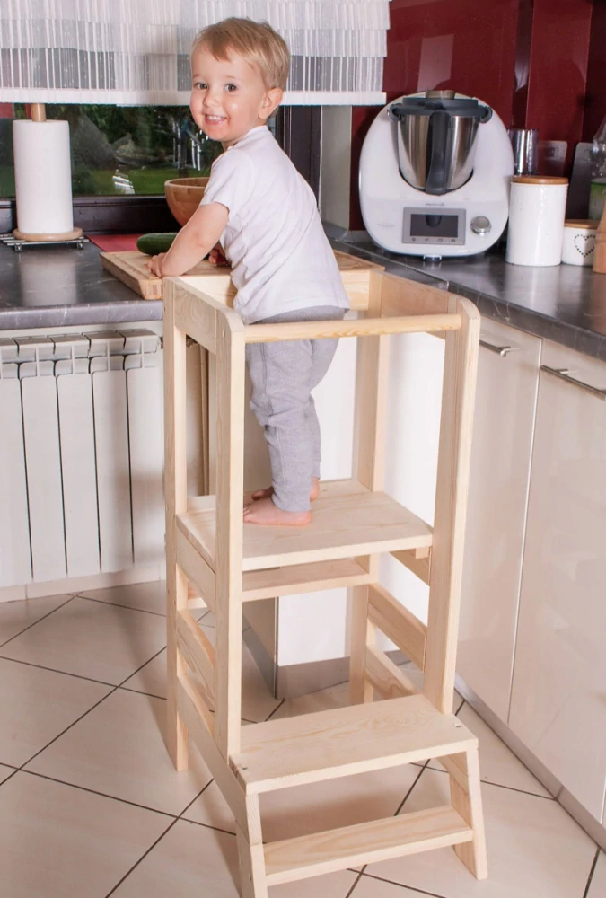 Dřevěná učící věž Montessori Kitchen Helper - pomocník do kuchyně KCH01