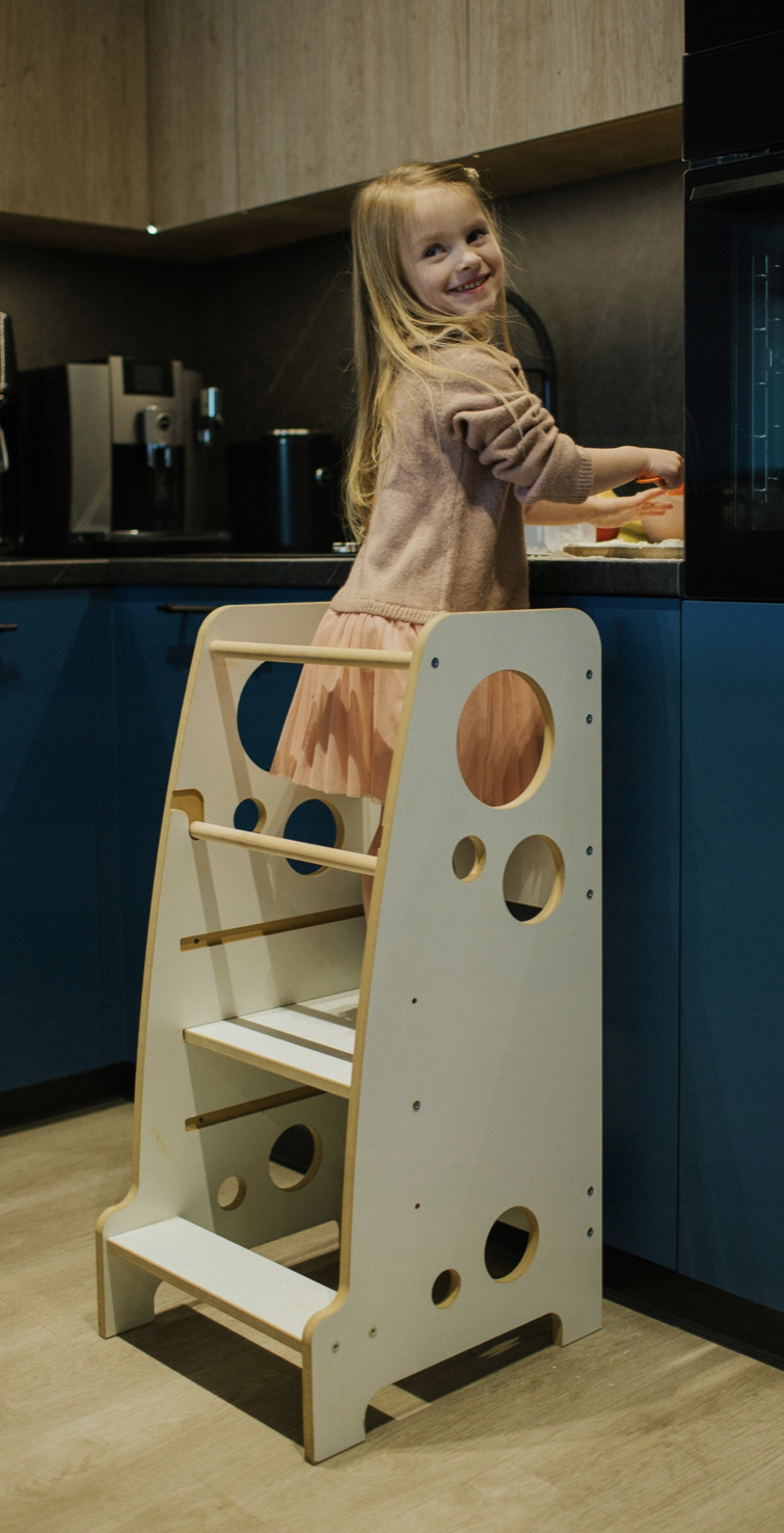 Dřevěná učící věž Montessori Kitchen Helper BKM - pomocník do kuchyně