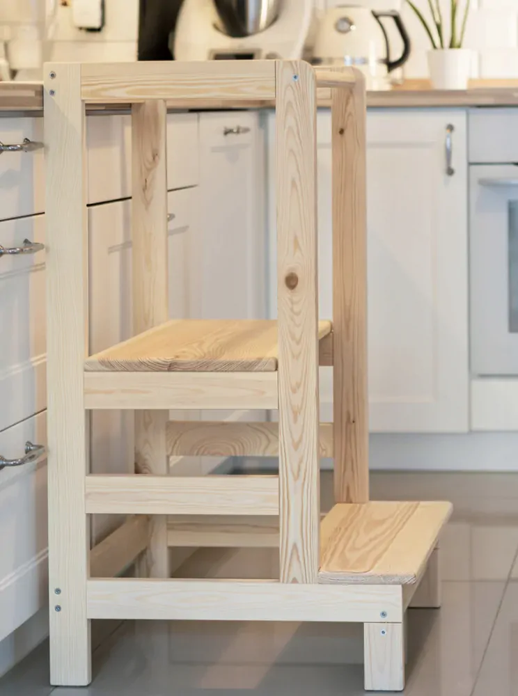 Dřevěná učící věž Montessori Kitchen Helper - pomocník do kuchyně K01_N