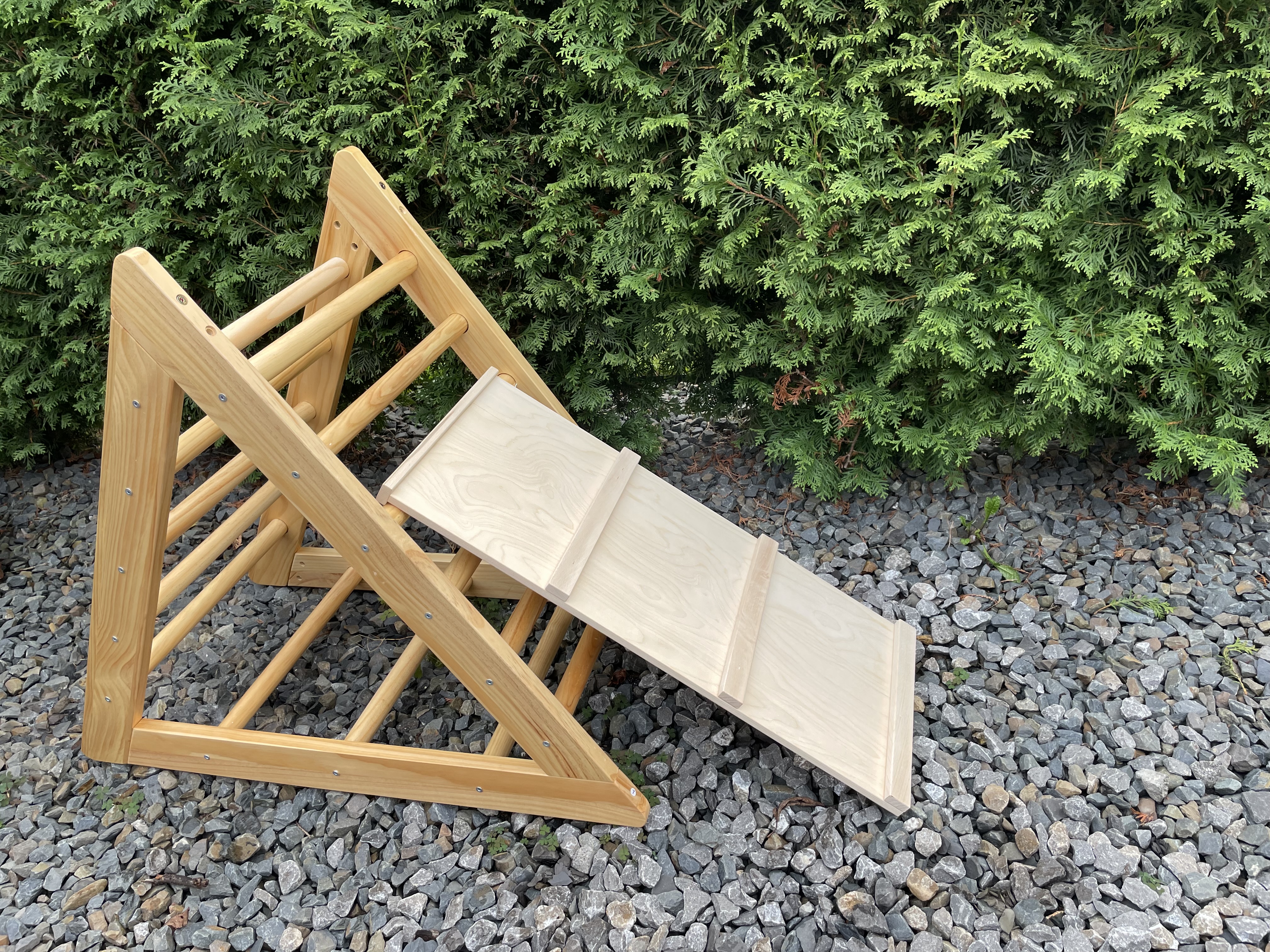 Dětský dřevěný Montessori Piklerův trojúhelník + dětská dřevěná skluzavka oboustranná 74,5 cm
