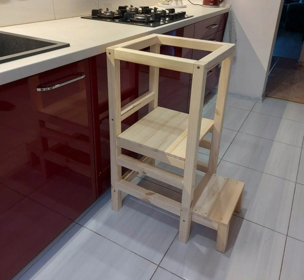Dřevěná učící věž Montessori Kitchen Helper - pomocník do kuchyně podest