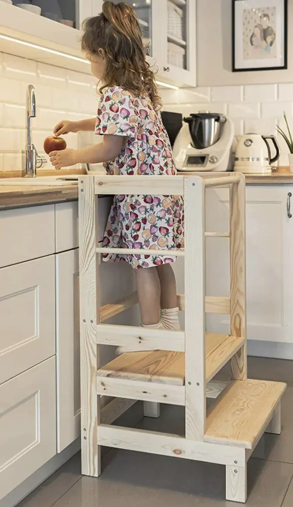 Dřevěná učící věž Montessori Kitchen Helper - pomocník do kuchyně