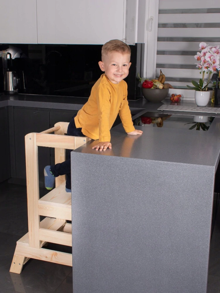 Dřevěná učící věž Montessori Kitchen Helper - pomocník do kuchyně KCH01