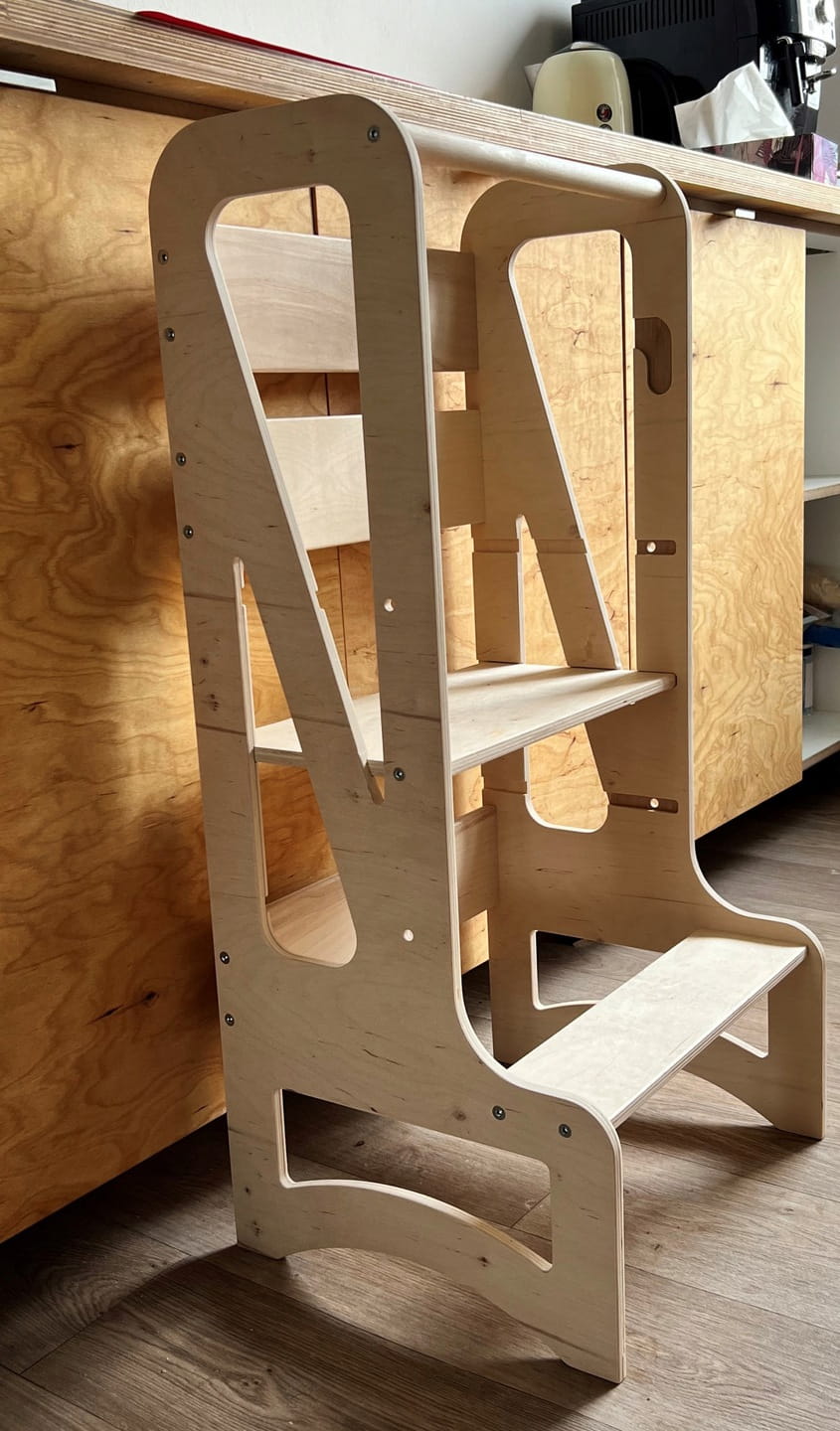 Dřevěná učící věž Montessori Kitchen Helper NM- pomocník do kuchyně přírodní