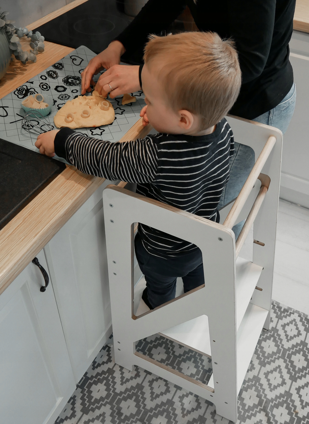 Dřevěná učící věž Montessori - Kitchen Helper BTM pomocník do kuchyně
