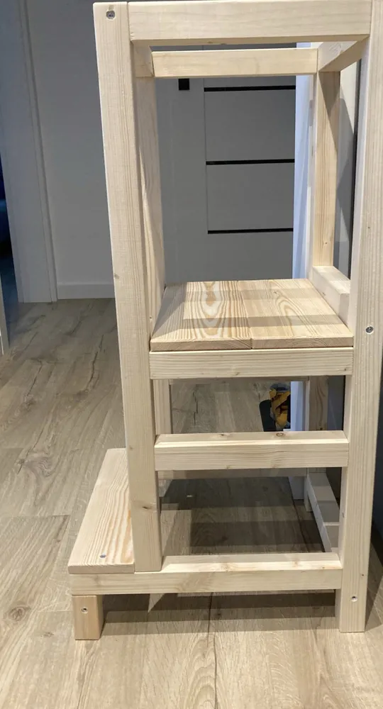 Dřevěná učící věž Montessori Kitchen Helper 121 - pomocník do kuchyně  