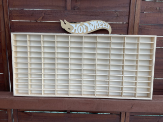 Dřevěná polička na autíčka 110ks přírodní s nápisem Hot Wheels DOPRAVA ZDARMA
